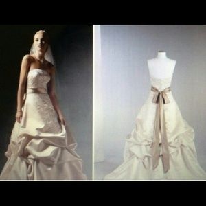 NWT Designer Wedding Dress size 6