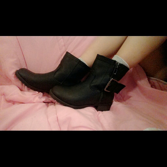 black short boots