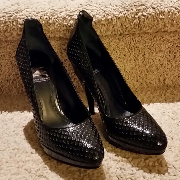 Burberry classic black high heel