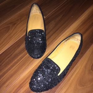 NEGOTIABLE 🎁🎁🎁Victoria's Secret Black Flats