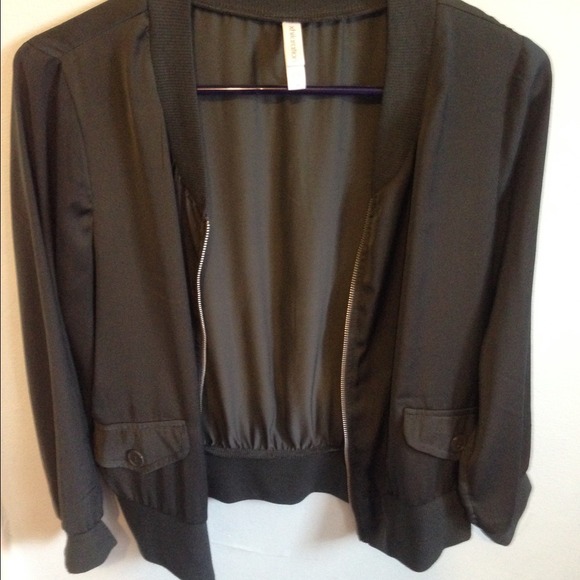 Xhilaration grey top size medium