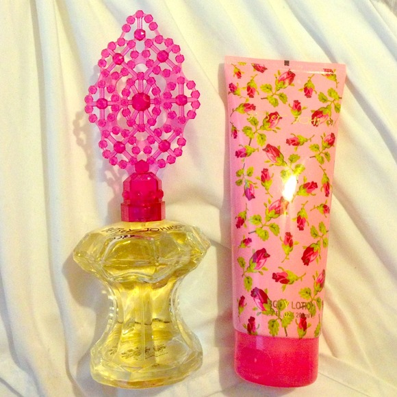 🎄CHRISTMAS SPECIAL🎄Betsey Johnson perfume
