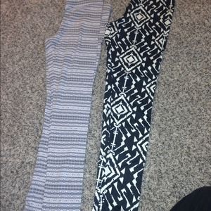 2 pair of leggings. Never been worn. Size small