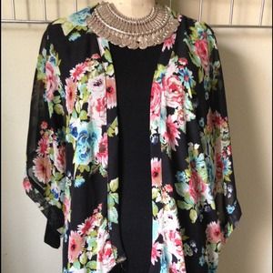 Private Label Jackets & Coats - Floral kimono w/ fringes Private Label Jackets & Coats - Floral kimono w/ fringes