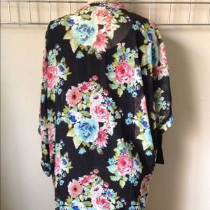 Private Label Jackets & Coats - Floral kimono w/ fringes Private Label Jackets & Coats - Floral kimono w/ fringes