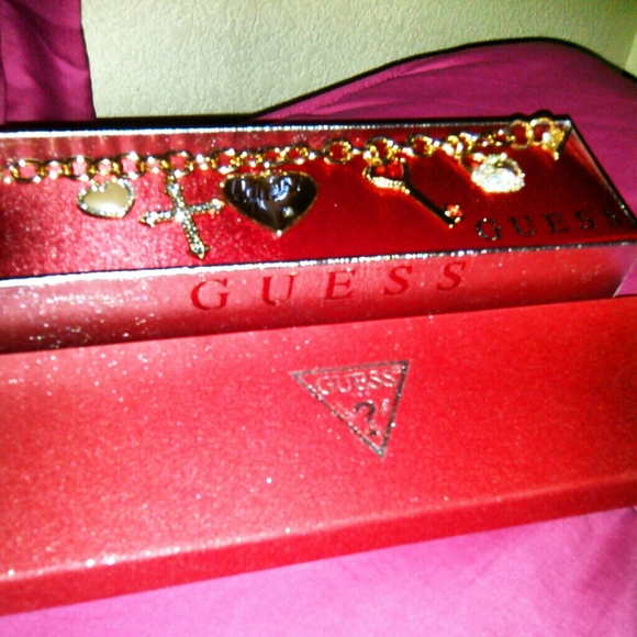 Guess charm bracelet - Picture 1 of 1