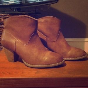 Brown leather booties w/ heel