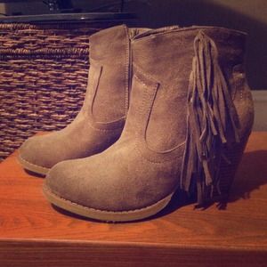 Brown tassels boots