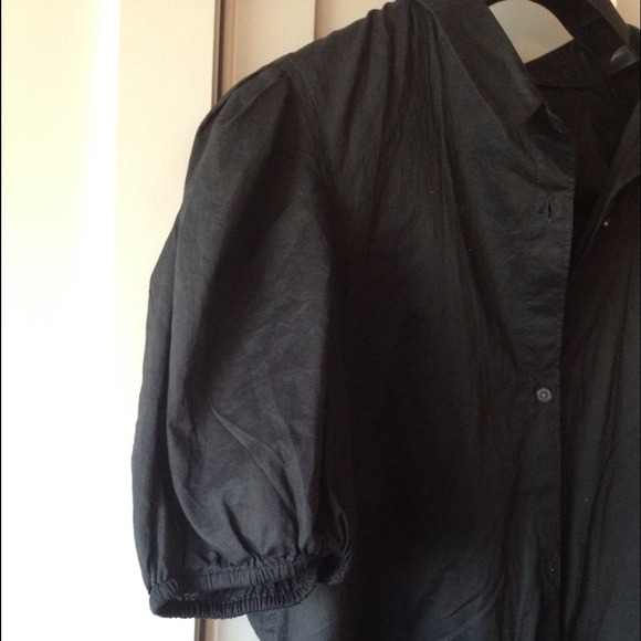 Short sleeve black button up - Picture 2 of 3