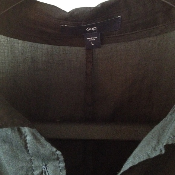 Short sleeve black button up - Picture 3 of 3