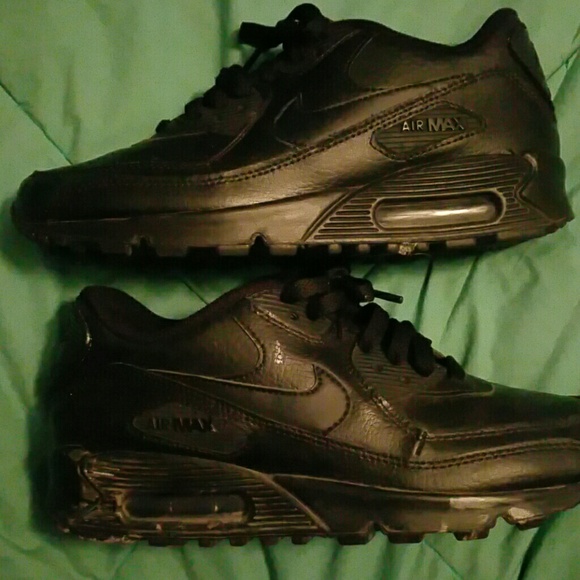 All black Nike Air Max. Size 5.5 youth