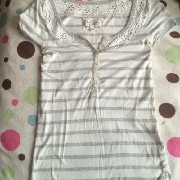 Ambercrombie short sleeve top w/ lace on the top