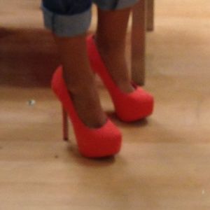 NWT Peach Pumps💁💁💋