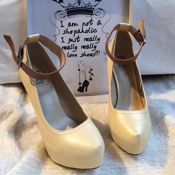Stunning heels!!
