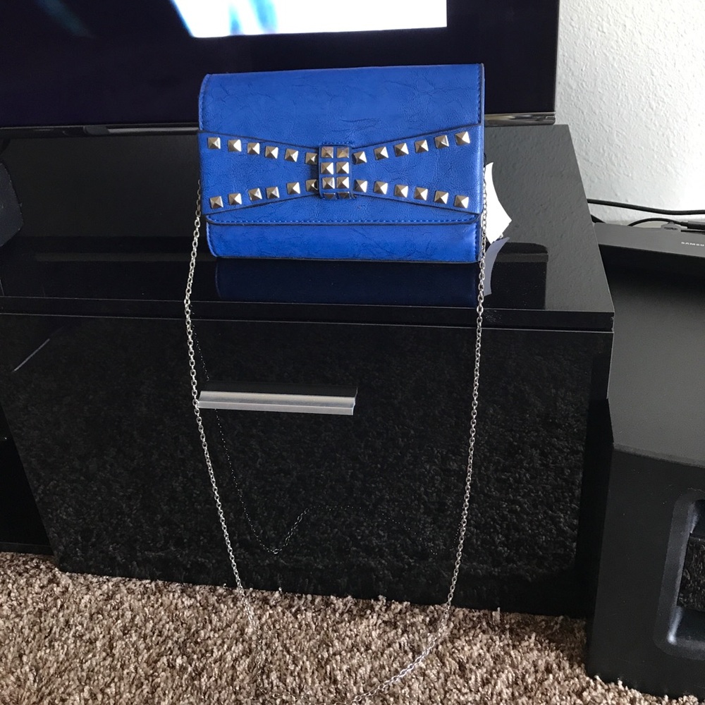 💃💃On sale Now 💃💃handbag/crossbar. blue purse.