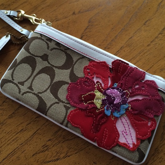 🛑SOLD🛑🌟HOST PICK🌟Coach "Poppy" Wrislet