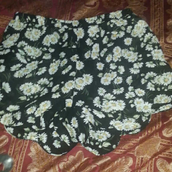 Daisy print chiffon shorts *final sale