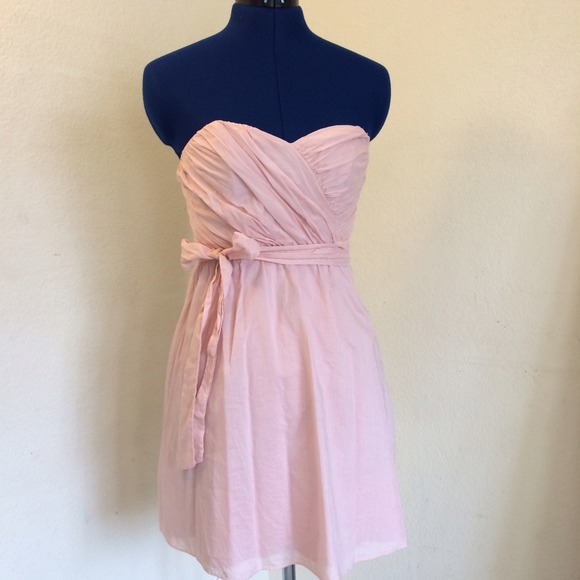 Cute light pink strapless Express dress!
