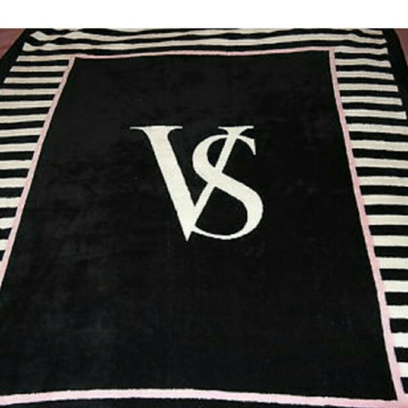 Soft victoria secret blanket cheaper on ♏ercari