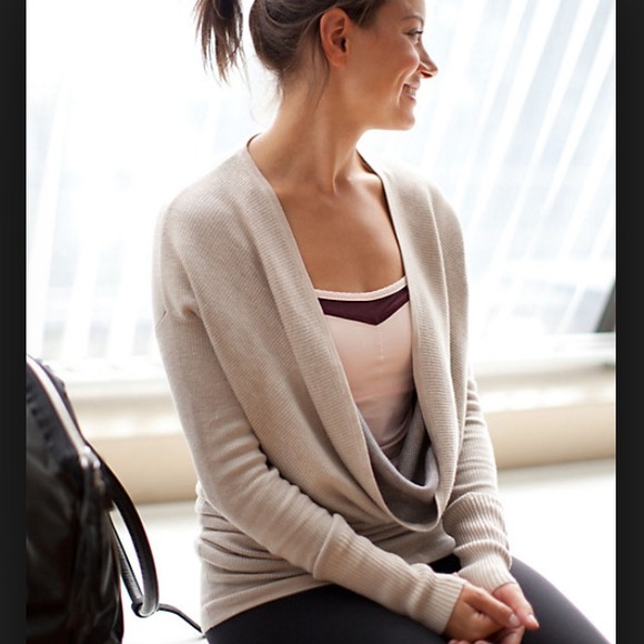 Lululemon serenity sweater Cream Sz 4
