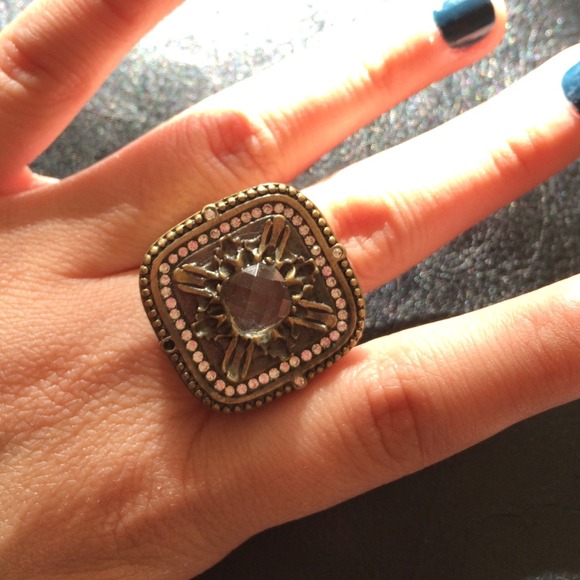 ❌❌SOLD❌❌ Ariella Studio gorgeous ring size 6!