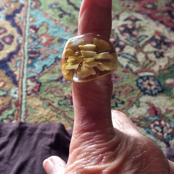 Flower glass ring