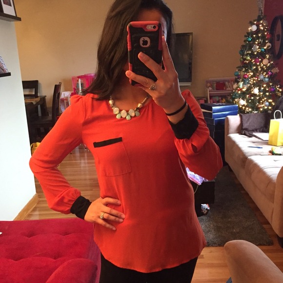 😘pretty, sleek orange top🌸✨ - Picture 1 of 4