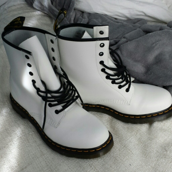 [SOLD] White Dr. Martens 1460 8 eyelets NEW