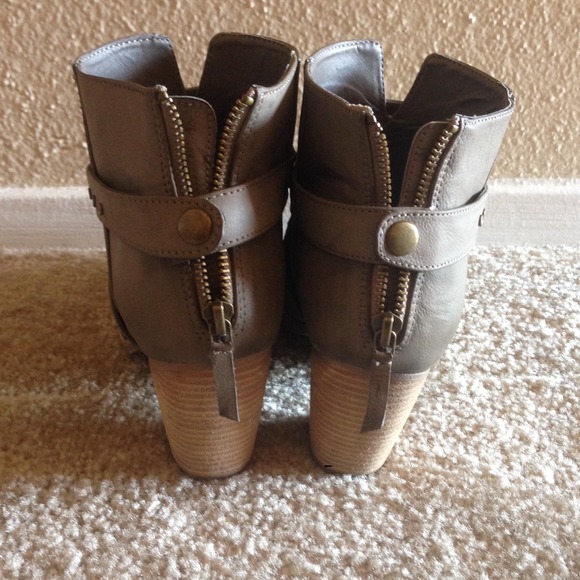 ❌SOLD❌Taupe Booties - Picture 3 of 4
