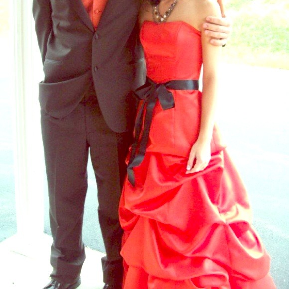 Formal dress - Picture 1 of 1