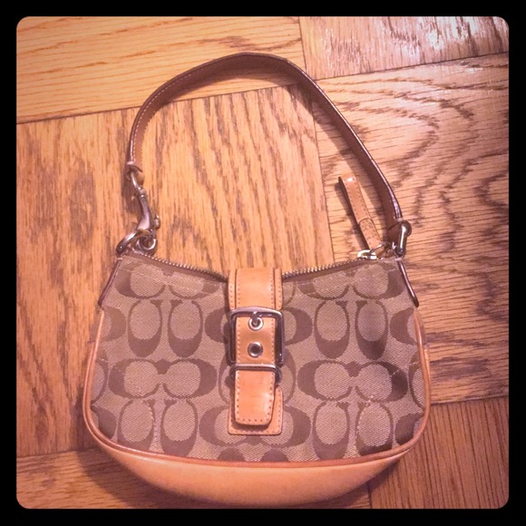 Small  authentic coach bag, really cute!