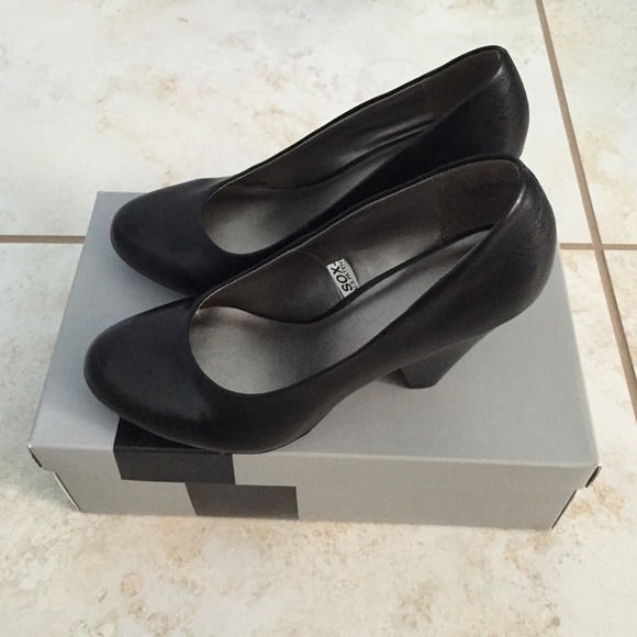 Round toe heels - black leather - Picture 2 of 3