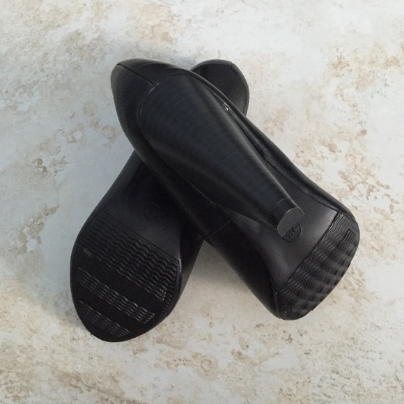 Round toe heels - black leather - Picture 3 of 3