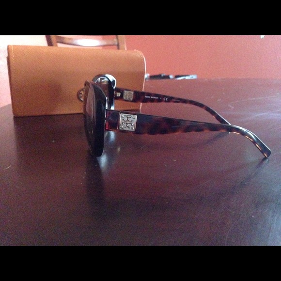 Tory burch sunglasses main image 4