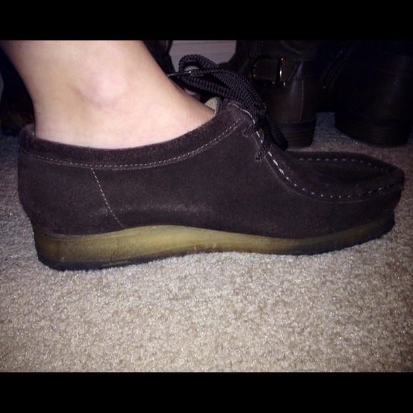 Clark's Brown Wallabees - Picture 2 of 4