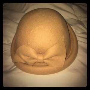 Beige boulder hat