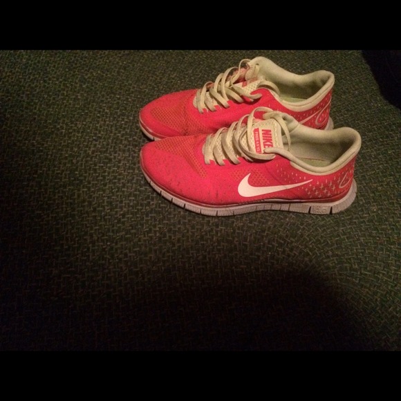 Nike tennis shoes