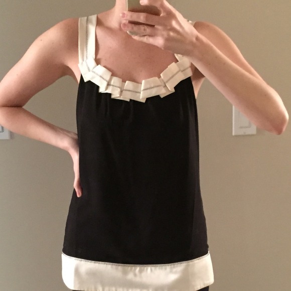 Black and white sleeveless top - Picture 1 of 3