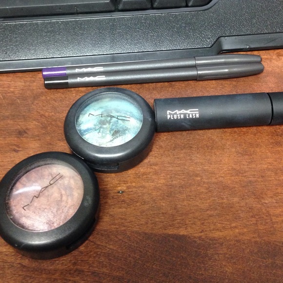 MAC EYE LOT
