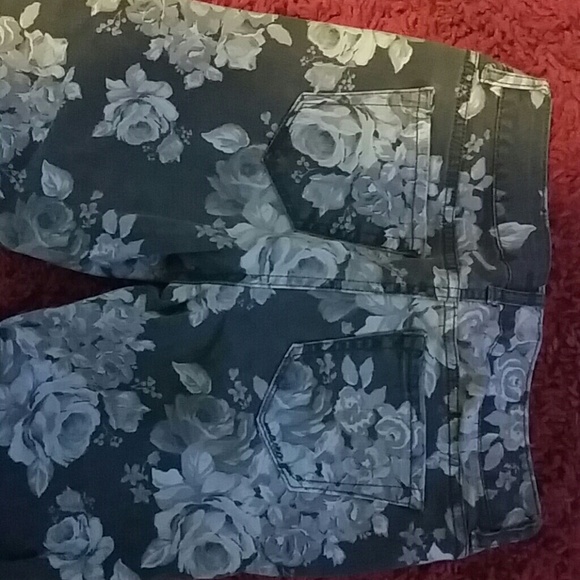 Jeans - Picture 2 of 2