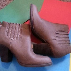 BONGO Shoes. This is cute