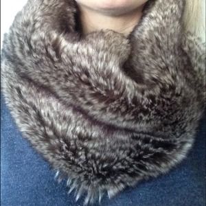 Gap fur infinity scarf
