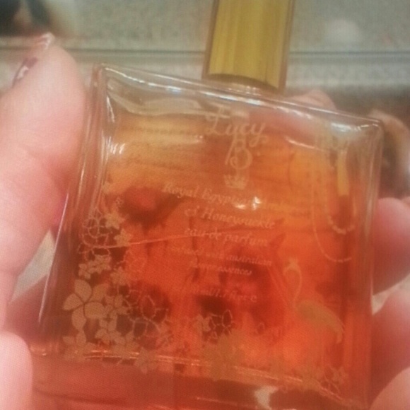 Lucy perfume