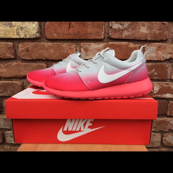 Roshe Run "Hyper-punch Sunrise"