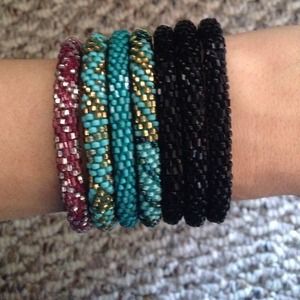 Pack of 7 Lily & Laura bracelets.
