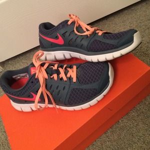 Nike flex running shoes