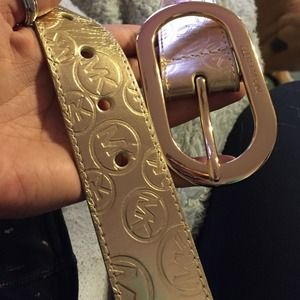 Hold NWT never been used Michael Kors gold Belt