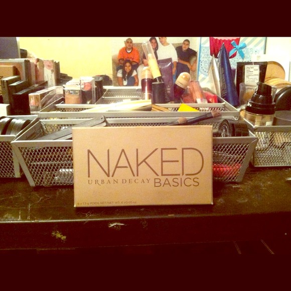 NEW AUTHENTIC NAKED BASICS PALETTE