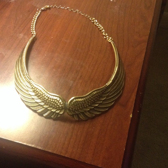H&M Wing Neklace