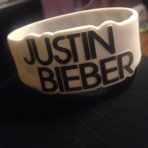 Justin bieber autographed bracelet